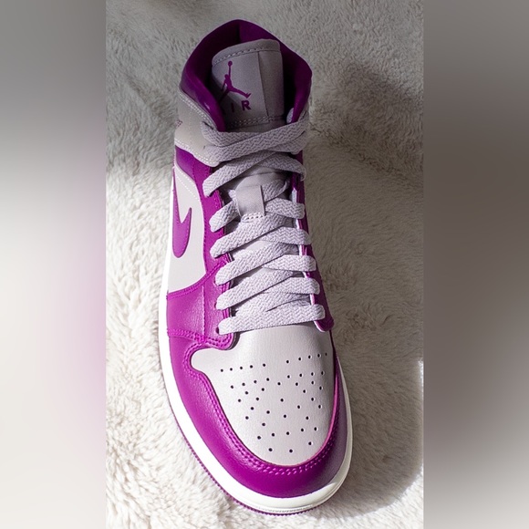 NIKE AIR JORDAN 1 MID “MAGENTA”, SIZE 8.5 - Picture 8 of 11